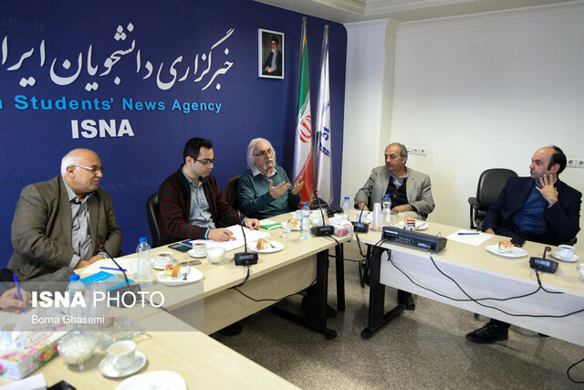 کپیکاری وابستگی کشور به خارج را بیشتر میکند/نسبت به تربیت نسل "نانوکار" اقدام شود